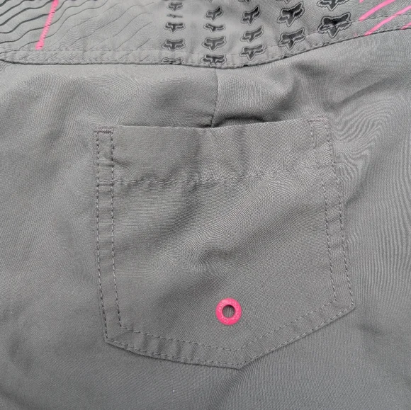 Fox Gray and Pink Cargo Shorts with Stylish Accents - Picture 8 of 9